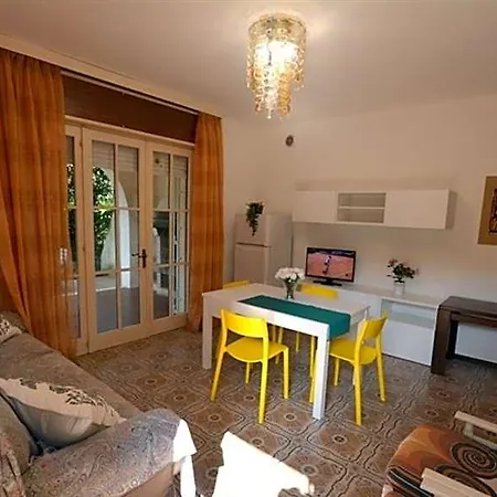 Lovely Duplex For 6 Guests Surrounded By Greenery In Lignano Riviera Otel Lignano Sabbiadoro