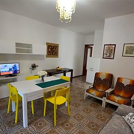 Lovely Duplex For 6 Guests Surrounded By Greenery In Lignano Riviera *